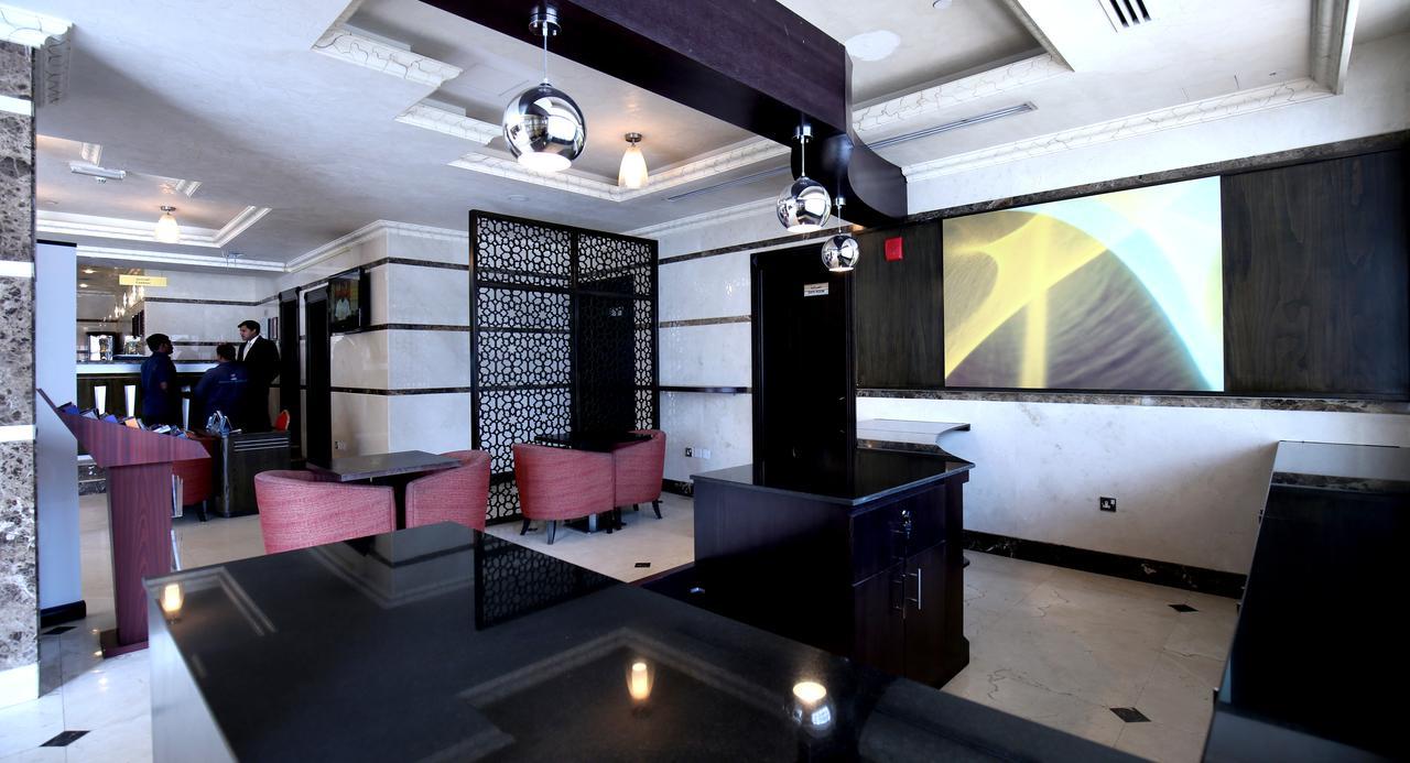 London Crown Hotel ドバイ エクステリア 写真