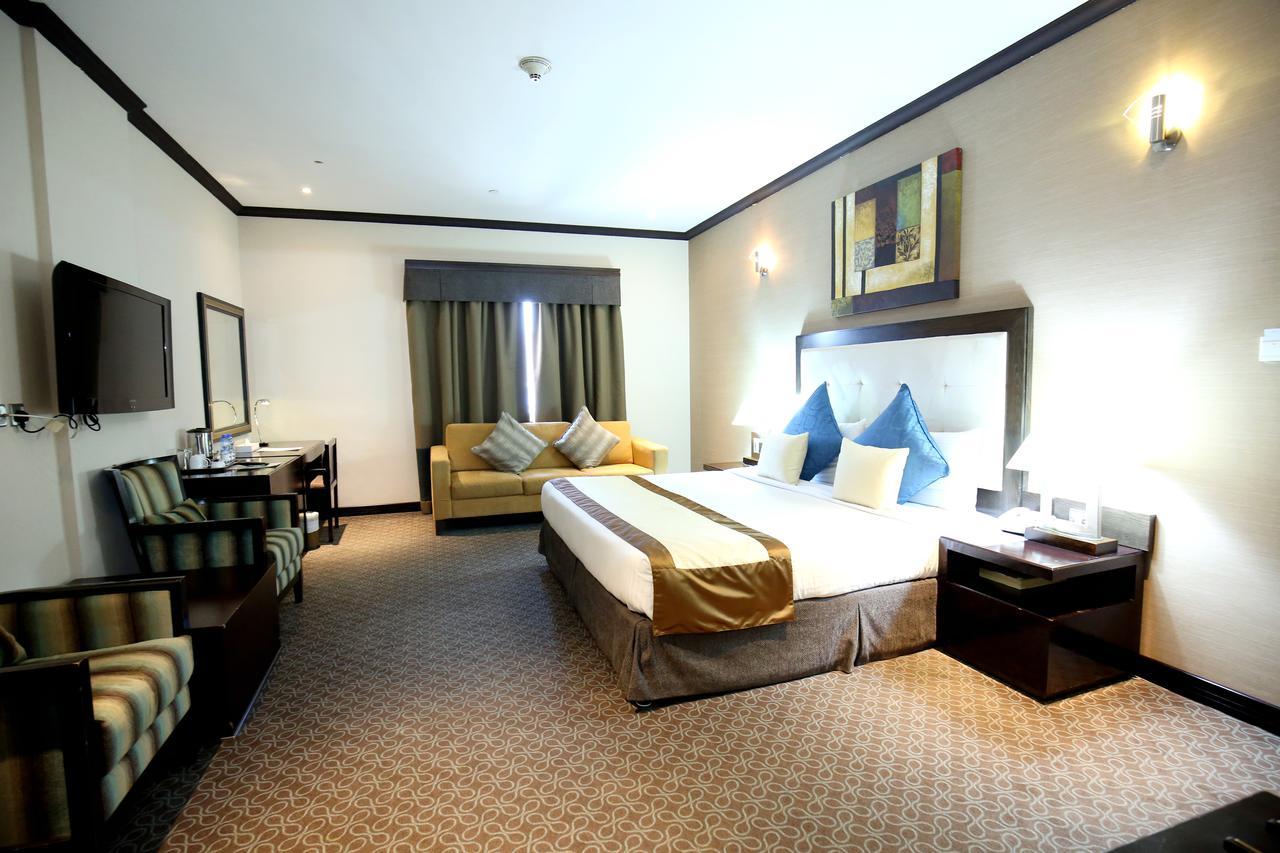 London Crown Hotel ドバイ エクステリア 写真
