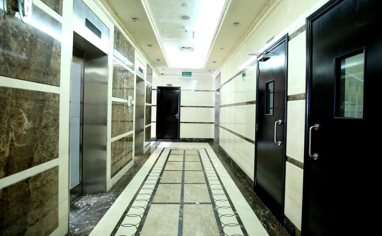 London Crown Hotel ドバイ エクステリア 写真
