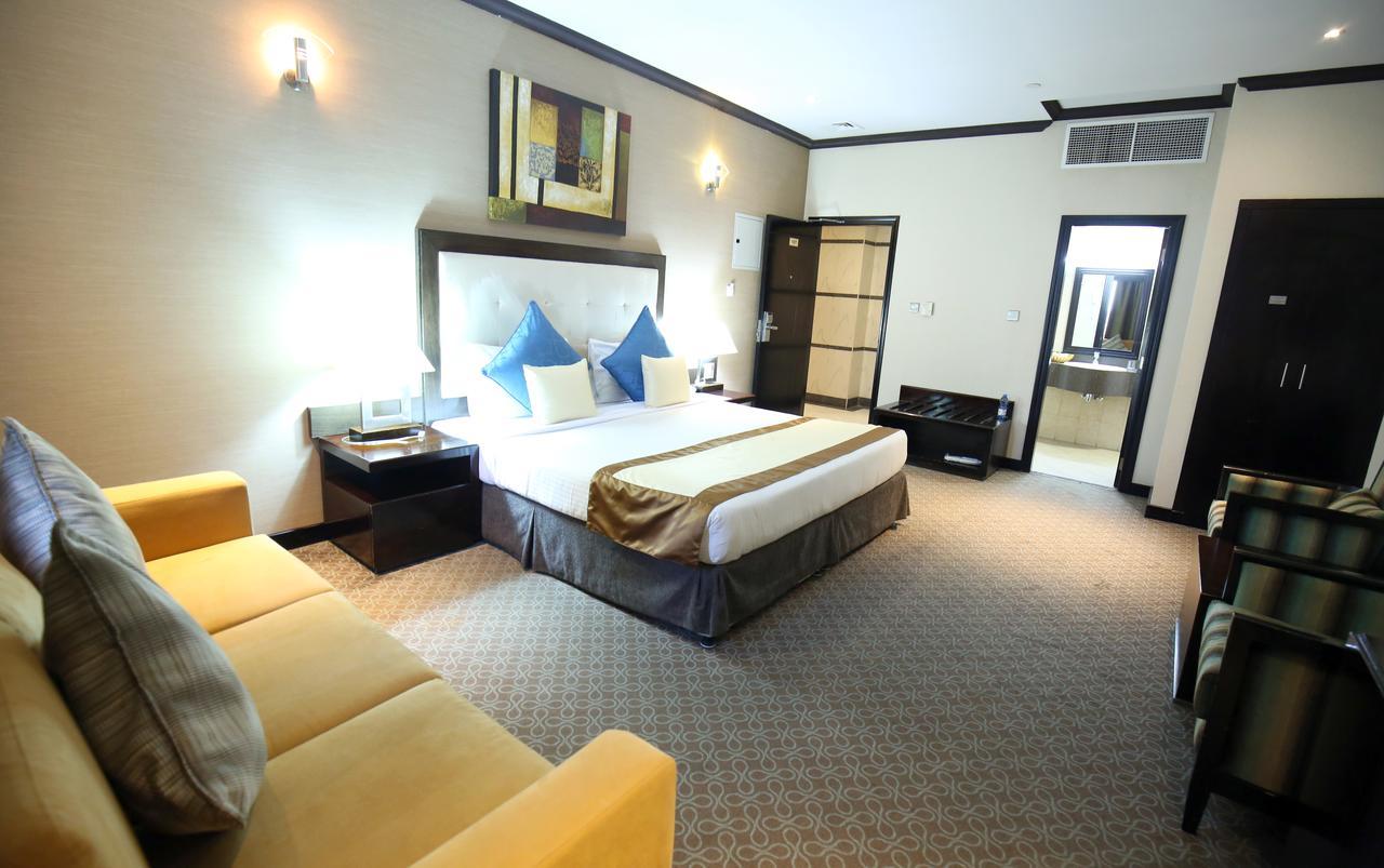 London Crown Hotel ドバイ エクステリア 写真