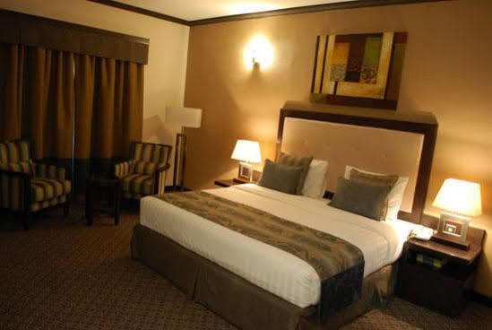London Crown Hotel ドバイ エクステリア 写真